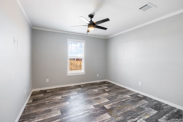 269 W Medina Verde, Natalia, TX 78059