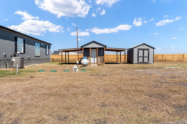 269 W Medina Verde, Natalia, TX 78059
