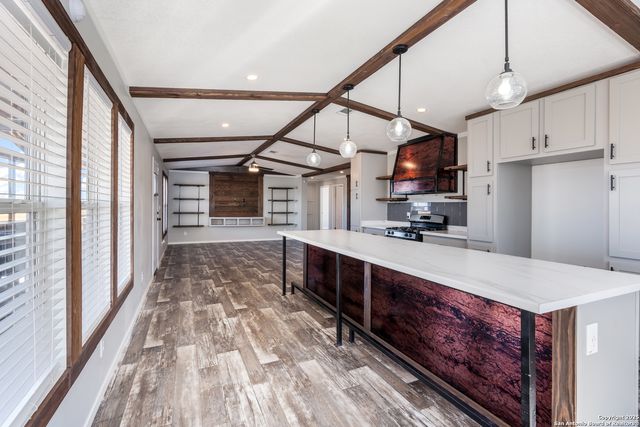 269 W Medina Verde, Natalia, TX 78059