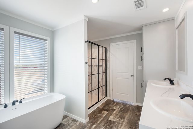 269 W Medina Verde, Natalia, TX 78059