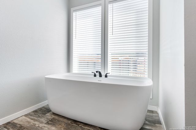 269 W Medina Verde, Natalia, TX 78059