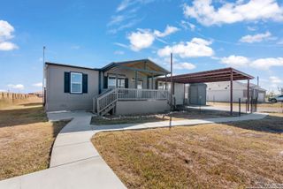 269 W Medina Verde, Natalia, TX 78059