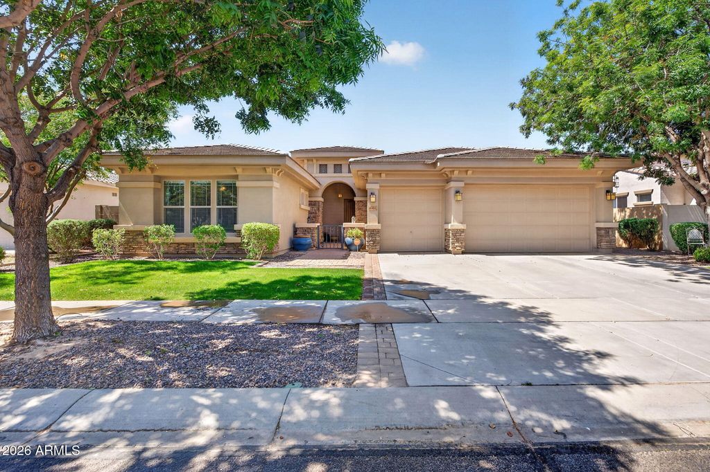 Image 1 of property listing at 4101 E WOODSIDE Way, Gilbert, AZ 85297