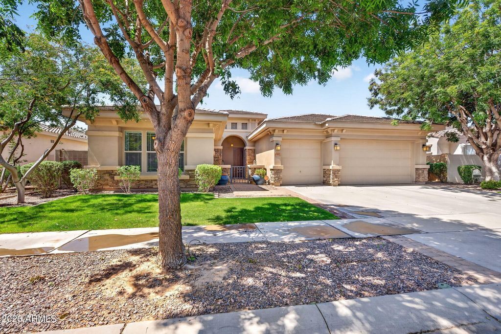 Image 3 of property listing at 4101 E WOODSIDE Way, Gilbert, AZ 85297