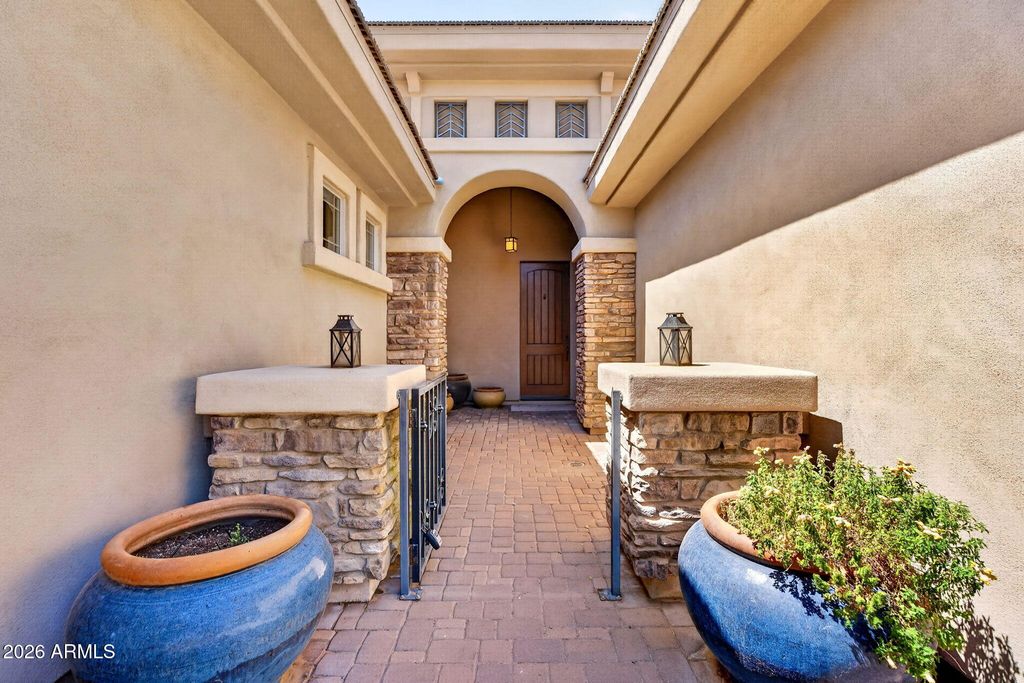 Image 4 of property listing at 4101 E WOODSIDE Way, Gilbert, AZ 85297