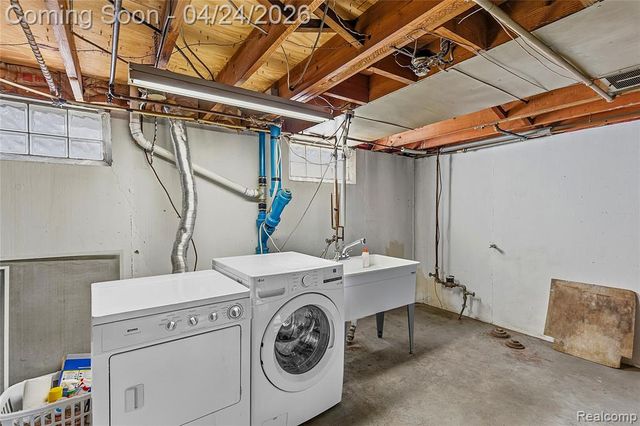 8570 Troy Street, Oak Park, MI 48237