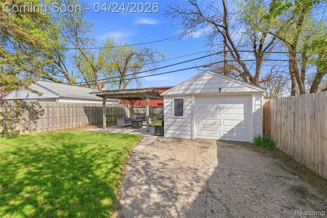 8570 Troy Street, Oak Park, MI 48237