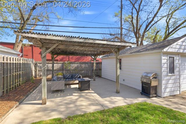 8570 Troy Street, Oak Park, MI 48237