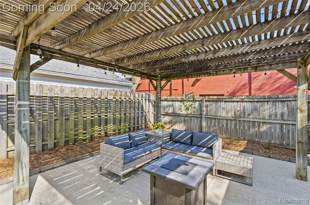 8570 Troy Street, Oak Park, MI 48237
