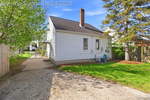 8570 Troy Street, Oak Park, MI 48237
