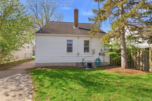 8570 Troy Street, Oak Park, MI 48237