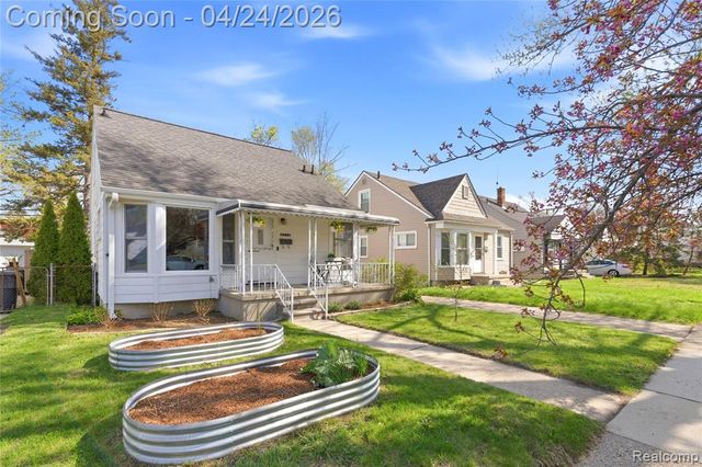 8570 Troy Street, Oak Park, MI 48237