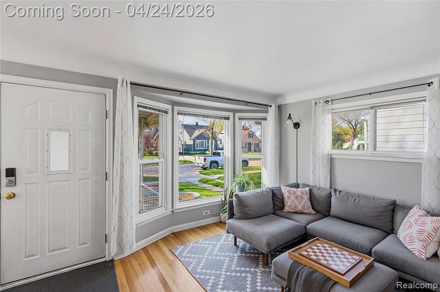 8570 Troy Street, Oak Park, MI 48237