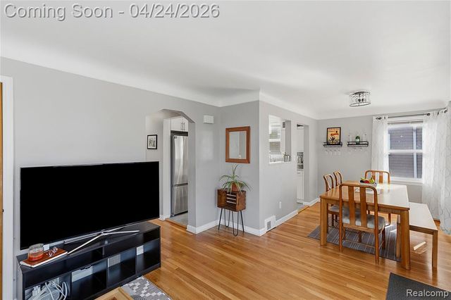 8570 Troy Street, Oak Park, MI 48237