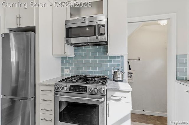 8570 Troy Street, Oak Park, MI 48237