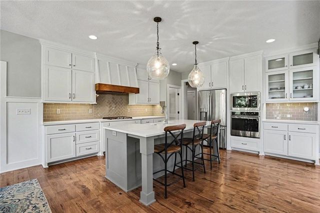 1784 Homestead Drive, Liberty, MO 64068
