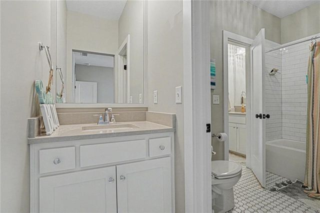1784 Homestead Drive, Liberty, MO 64068