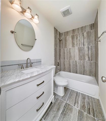 70 Round Table Court, Winfield, MO 63389