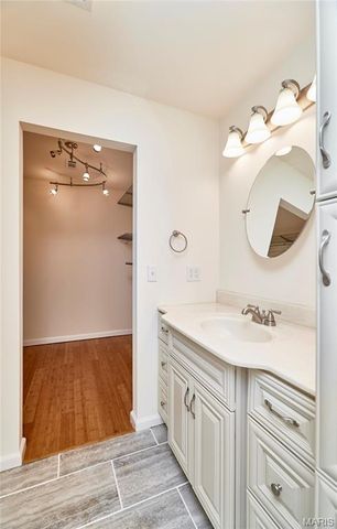 70 Round Table Court, Winfield, MO 63389