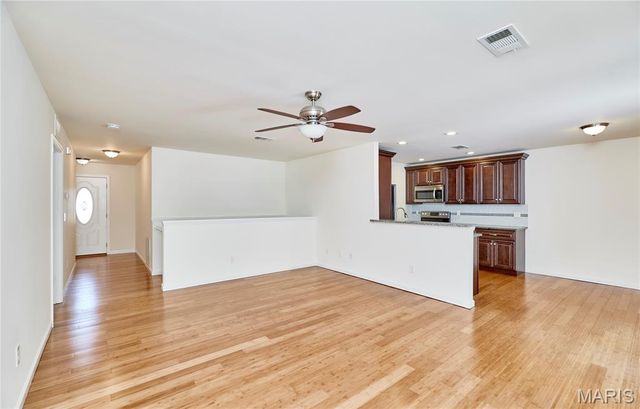 70 Round Table Court, Winfield, MO 63389