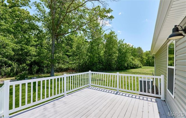 70 Round Table Court, Winfield, MO 63389