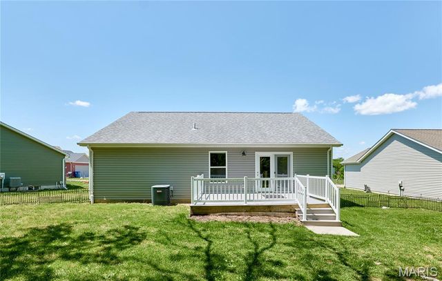 70 Round Table Court, Winfield, MO 63389