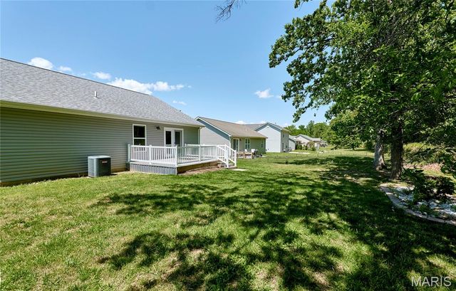 70 Round Table Court, Winfield, MO 63389