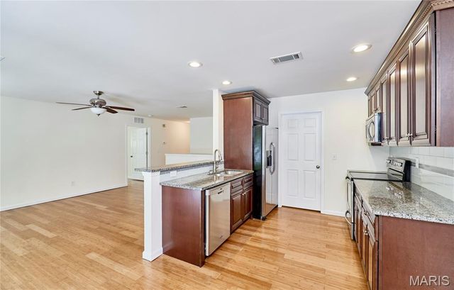 70 Round Table Court, Winfield, MO 63389