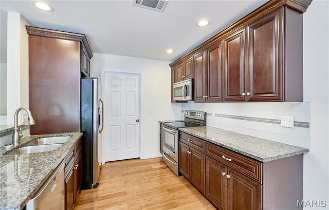 70 Round Table Court, Winfield, MO 63389