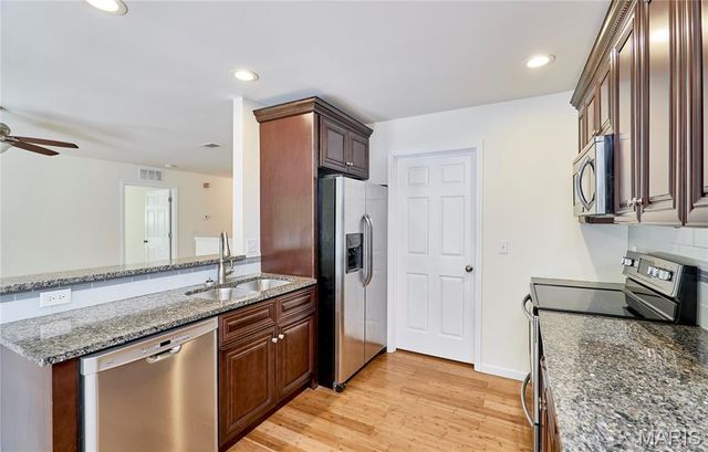 70 Round Table Court, Winfield, MO 63389