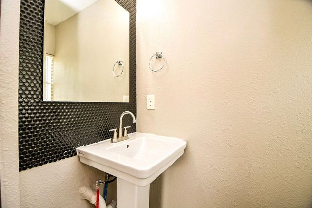 3642 Easy Street, Houston, TX 77026