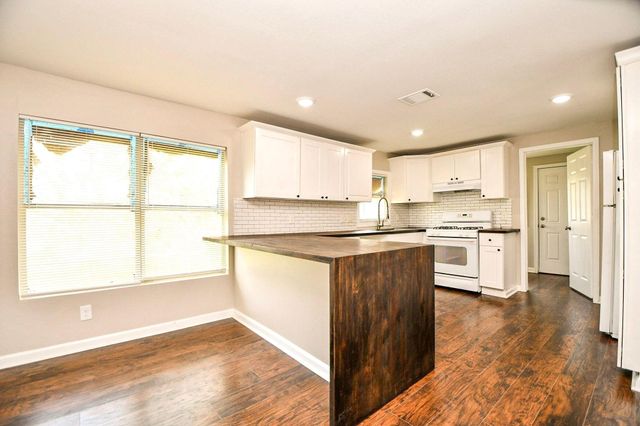 3642 Easy Street, Houston, TX 77026