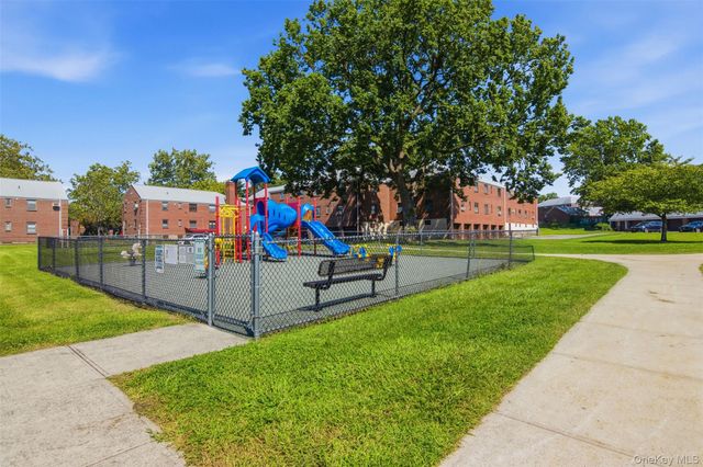 160-26 17th Avenue 5-128, Whitestone, NY 11357