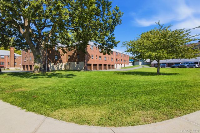 160-26 17th Avenue 5-128, Whitestone, NY 11357