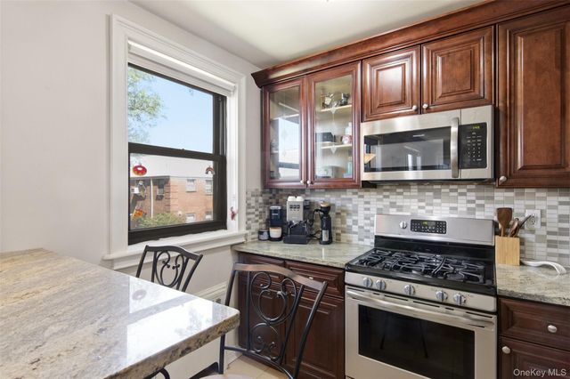 160-26 17th Avenue 5-128, Whitestone, NY 11357