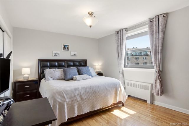 160-26 17th Avenue 5-128, Whitestone, NY 11357