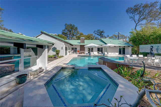 1200 45TH AVENUE N, St Petersburg, FL 33703