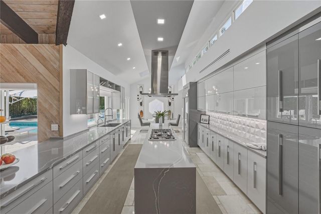 1200 45TH AVENUE N, St Petersburg, FL 33703