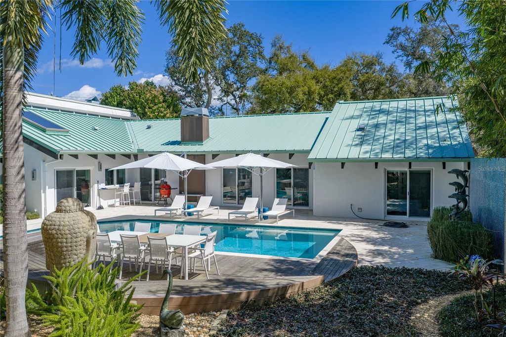 Image 13 of property listing at 1200 45TH AVENUE N, St Petersburg, FL 33703