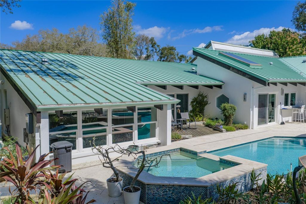 Image 14 of property listing at 1200 45TH AVENUE N, St Petersburg, FL 33703