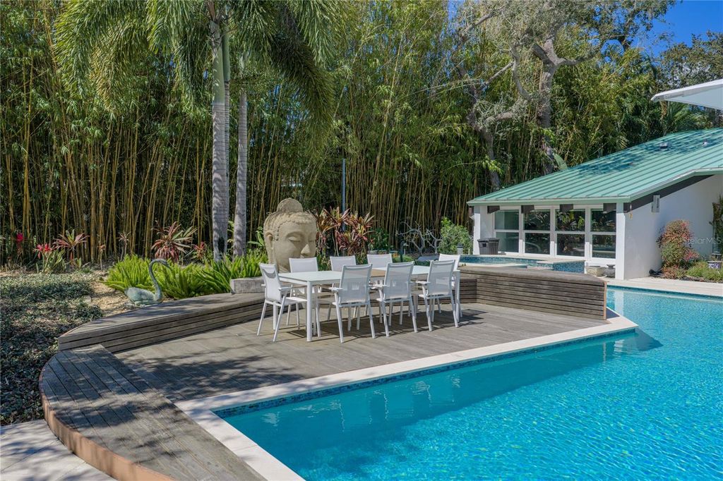 Image 17 of property listing at 1200 45TH AVENUE N, St Petersburg, FL 33703