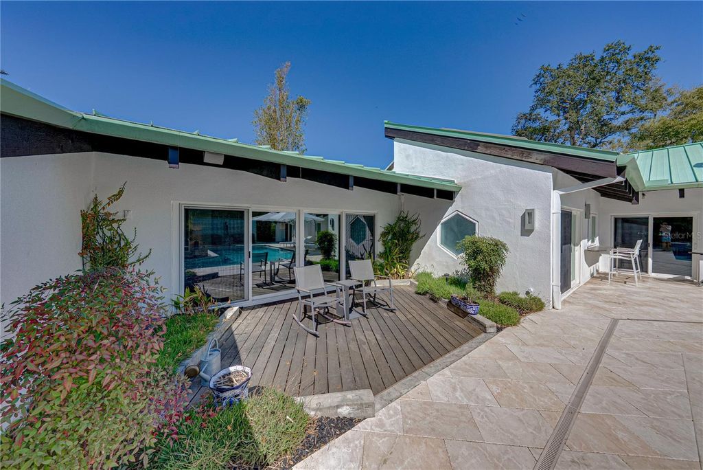 Image 21 of property listing at 1200 45TH AVENUE N, St Petersburg, FL 33703