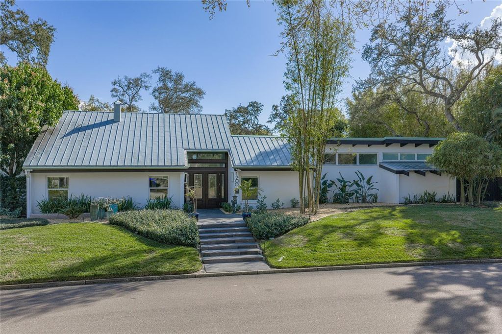 Image 4 of property listing at 1200 45TH AVENUE N, St Petersburg, FL 33703