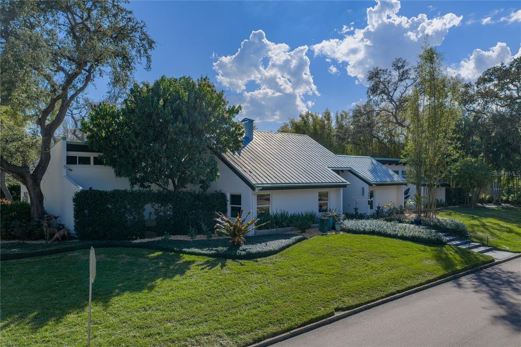 Image 5 of property listing at 1200 45TH AVENUE N, St Petersburg, FL 33703