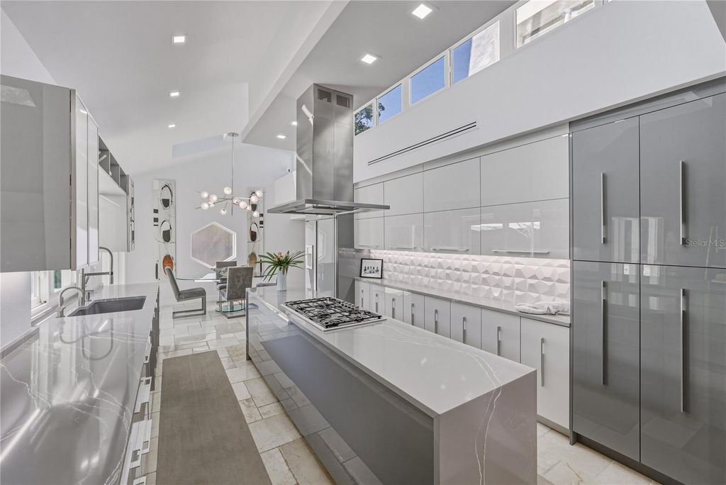 Image 41 of property listing at 1200 45TH AVENUE N, St Petersburg, FL 33703