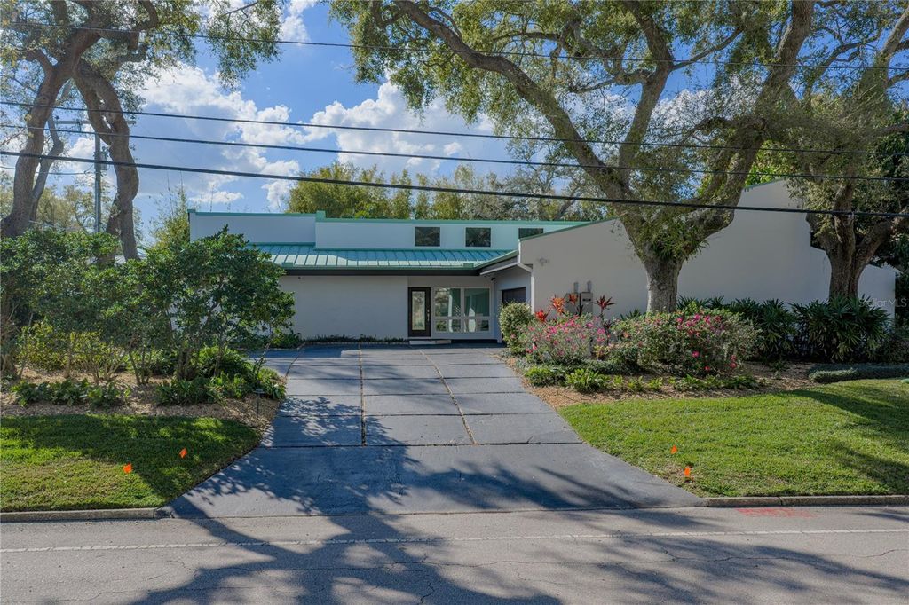 Image 7 of property listing at 1200 45TH AVENUE N, St Petersburg, FL 33703