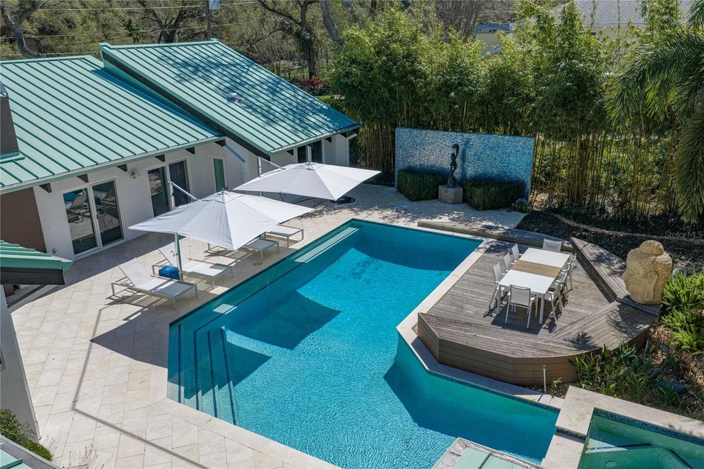 Image 9 of property listing at 1200 45TH AVENUE N, St Petersburg, FL 33703