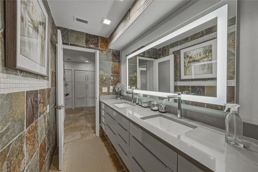 Image 86 of property listing at 1200 45TH AVENUE N, St Petersburg, FL 33703