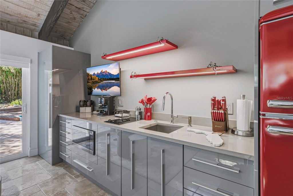 Image 92 of property listing at 1200 45TH AVENUE N, St Petersburg, FL 33703