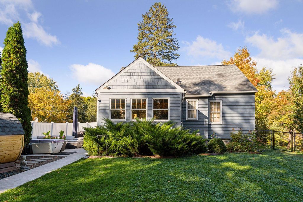 12015 26th Avenue N, Plymouth, MN 55441